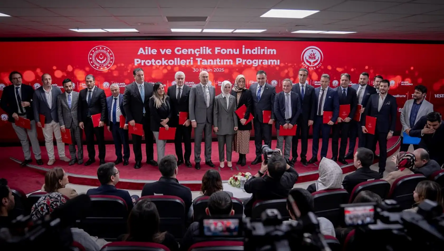 Evlenecek Gençlere Müjdeli Haber: İndirim Desteği Sağlayan Firma Sayısı 1000'i Aştı