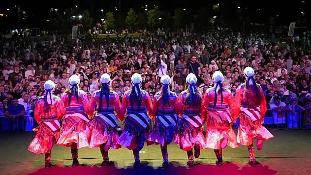 Trabzon'da Uluslararası Horon ve Müzik Festivali Coşkusu: 36 Ülkeden Katılım