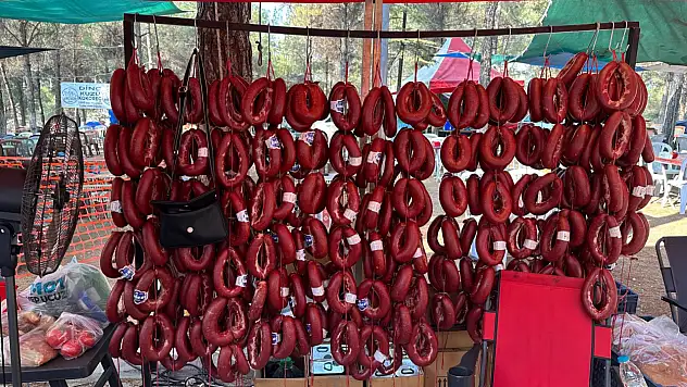 Ulubey'deki Festival Alanında Kapsamlı Gıda Denetimi: 300 Kilogram Sucuğa El Konuldu